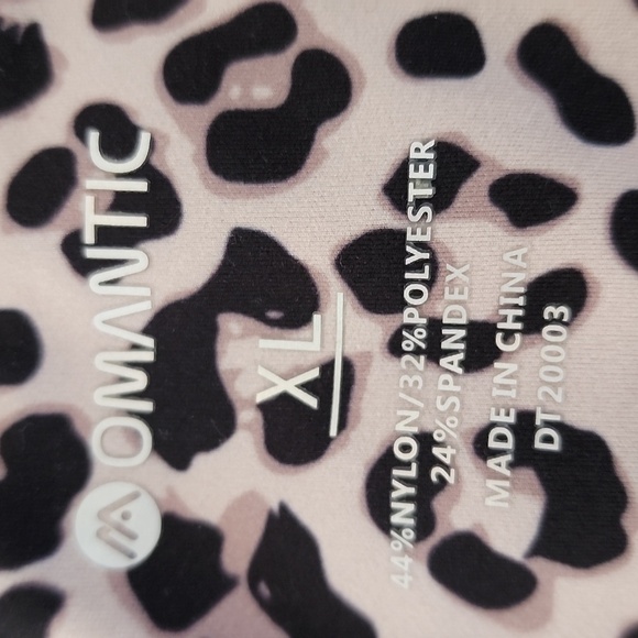 Leopard print womens leggings/Capri size XL athletic wear - Picture 3 of 6